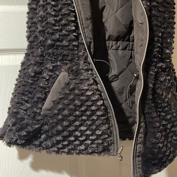 Vest - Picture 4 of 7